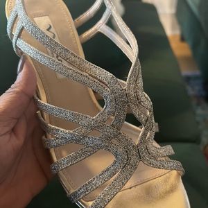 Time for prom and wedding season - excellent condition worn only once size 8